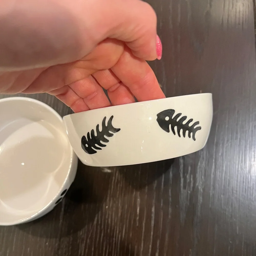Lot of 2: Fido's Diner White Pet Bowls *EUC* MSRP: $36+tax